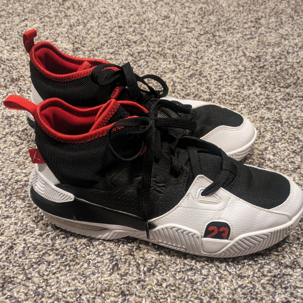 Jordan Stay Loyal 2 'Black White Gym Red' in youth 7